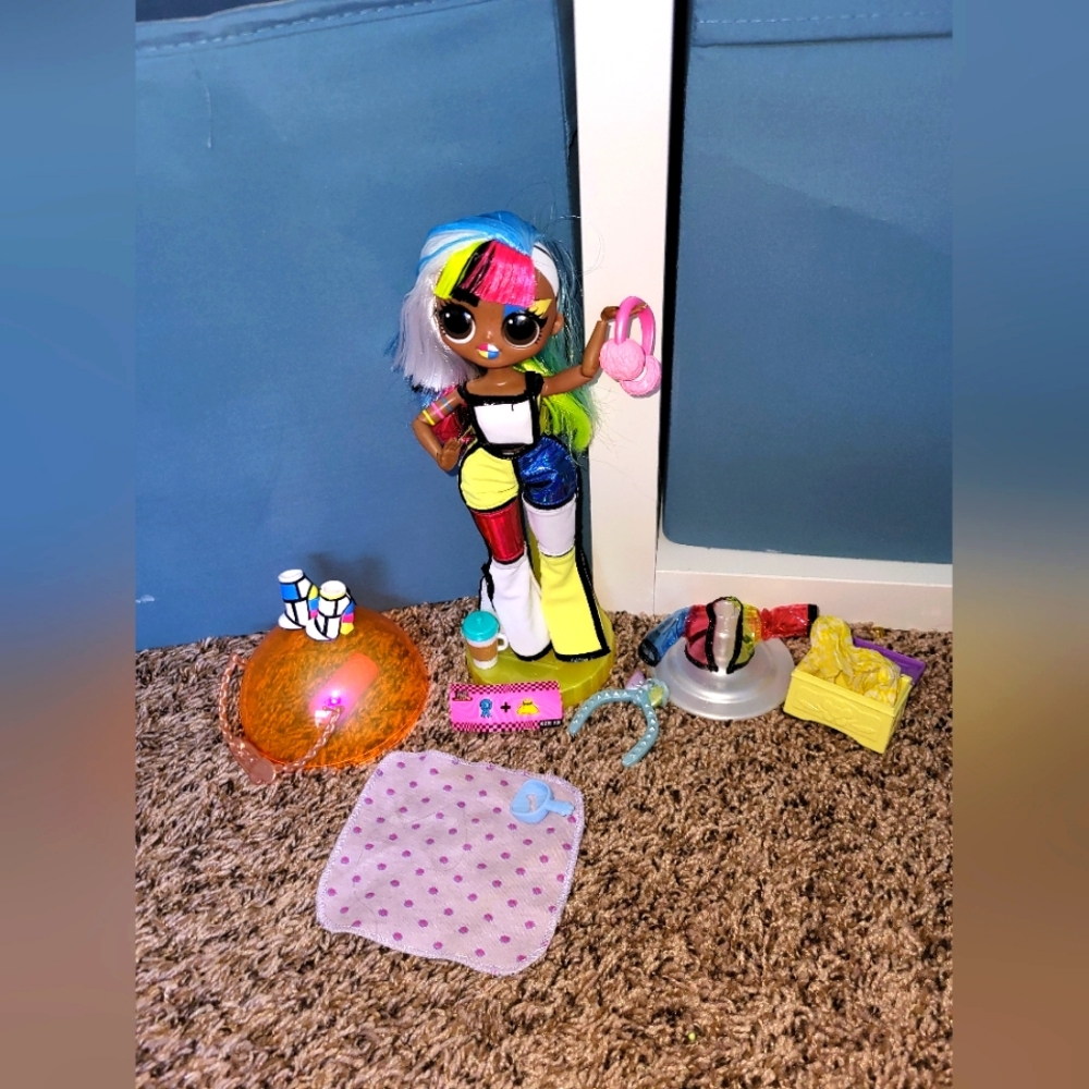 LOL Surprise OMG Lights Angles Fashion Doll